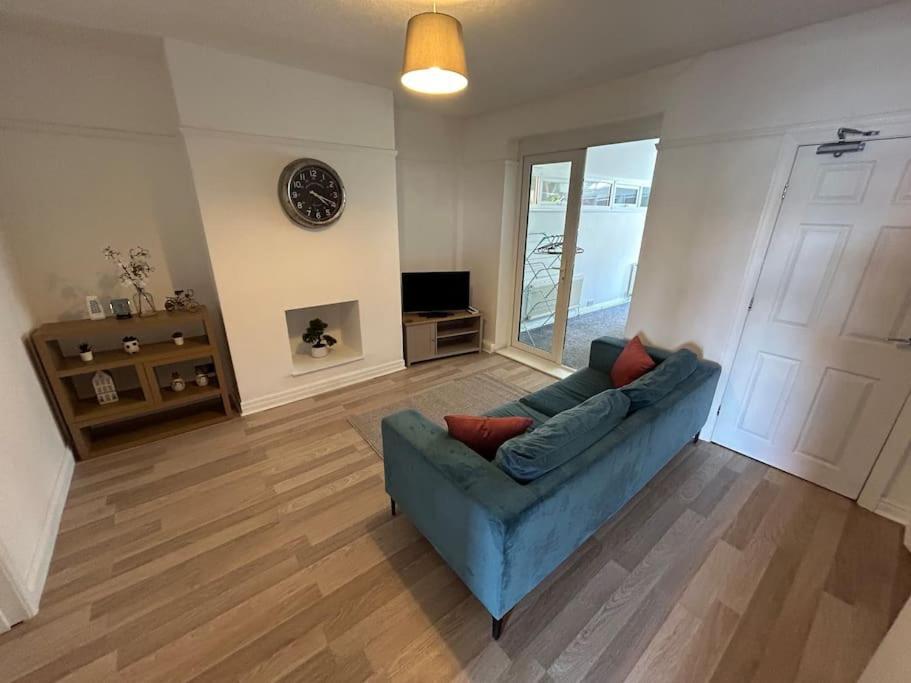 Modern & Spacious 4 Bedroom Home Crewe Bagian luar foto
