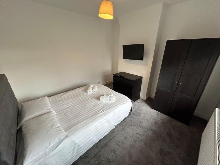Modern & Spacious 4 Bedroom Home Crewe Bagian luar foto