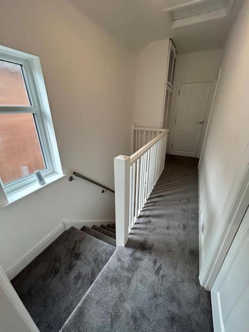 Modern & Spacious 4 Bedroom Home Crewe Bagian luar foto