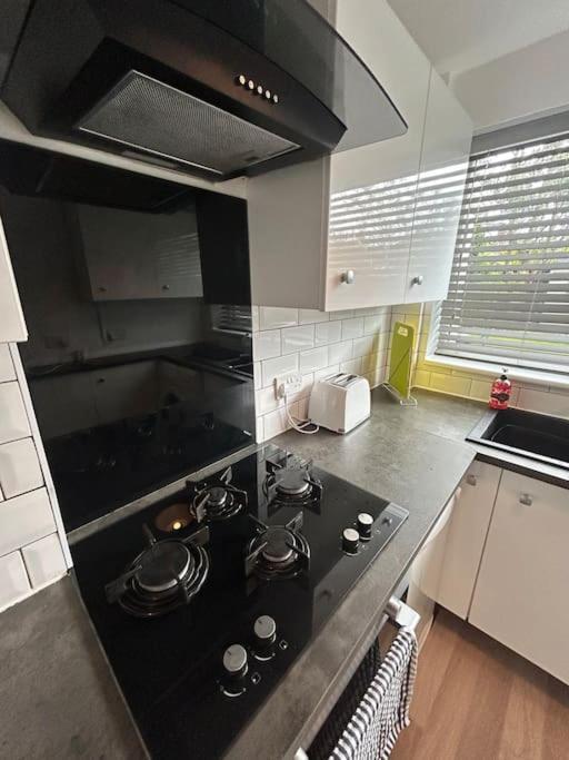 Modern & Spacious 4 Bedroom Home Crewe Bagian luar foto