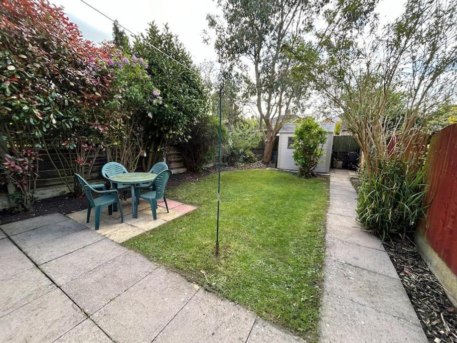 Modern & Spacious 4 Bedroom Home Crewe Bagian luar foto