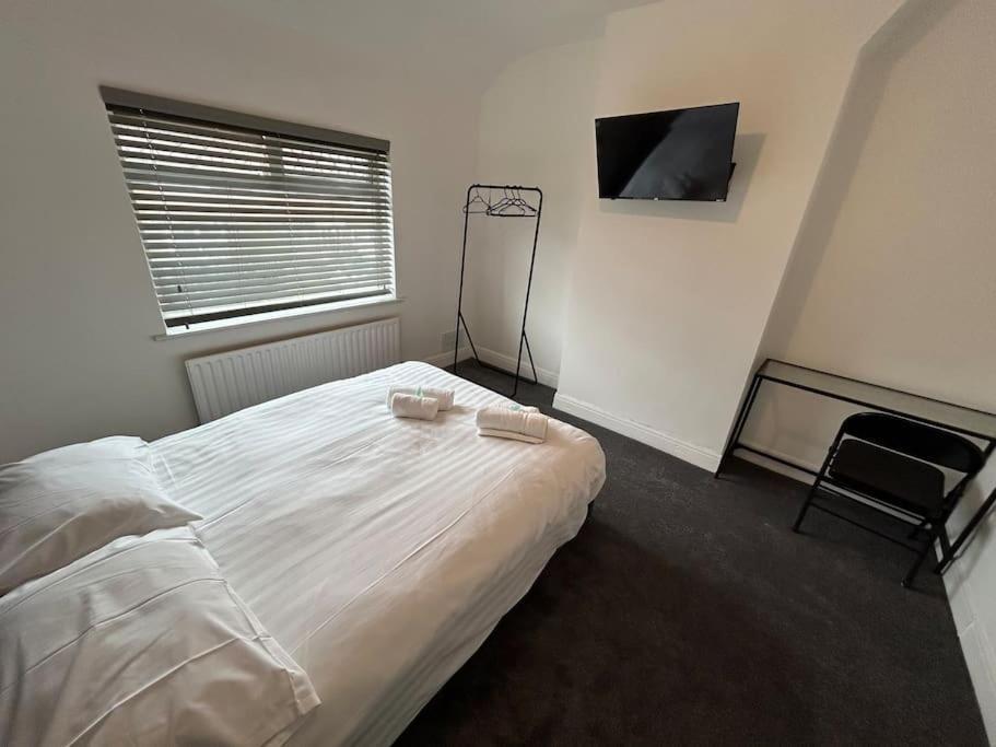 Modern & Spacious 4 Bedroom Home Crewe Bagian luar foto